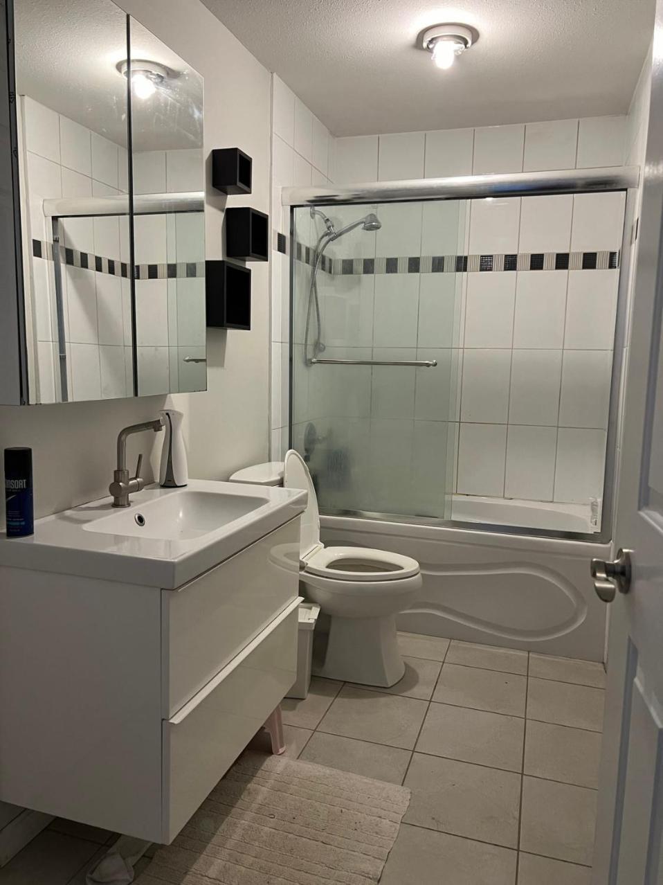 Airport Cozy Room 舒适小屋 Vancouver, Richmond,Near Yvr Buitenkant foto